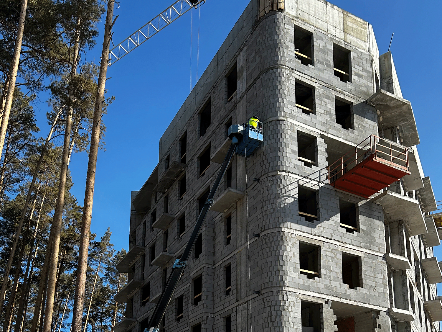 Газопровод по фасаду ЖК Лес