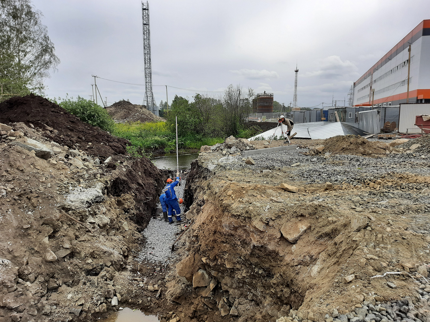 Строительство водопровода для Кольцовского логопарка.
