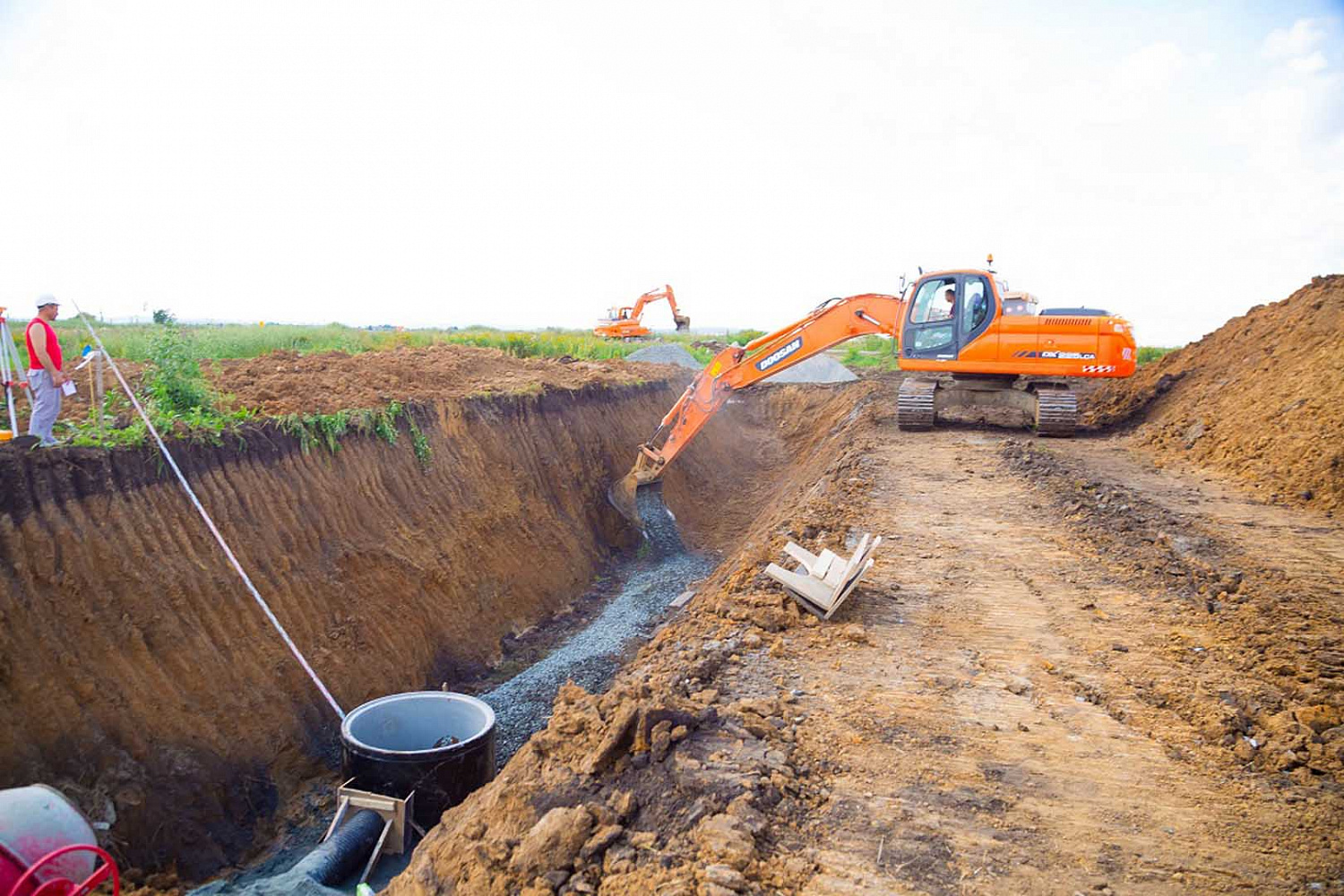 Устройство сетей водопровода и канализации в жилом районе «Солнечный»