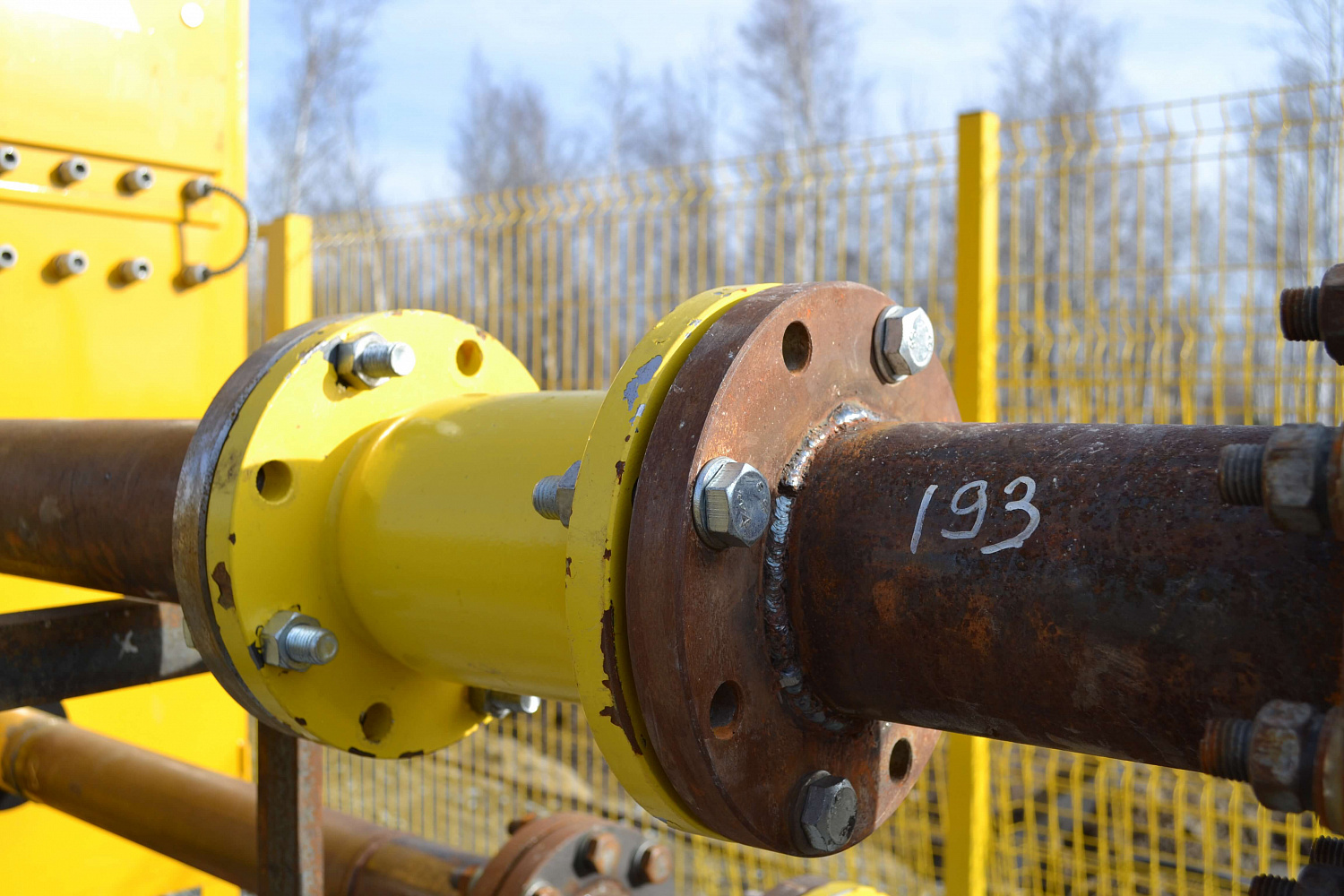 Строительство наружных сетей газопровода для нового транспортно-логистического терминала. Монтаж газорегуляторных пунктов.