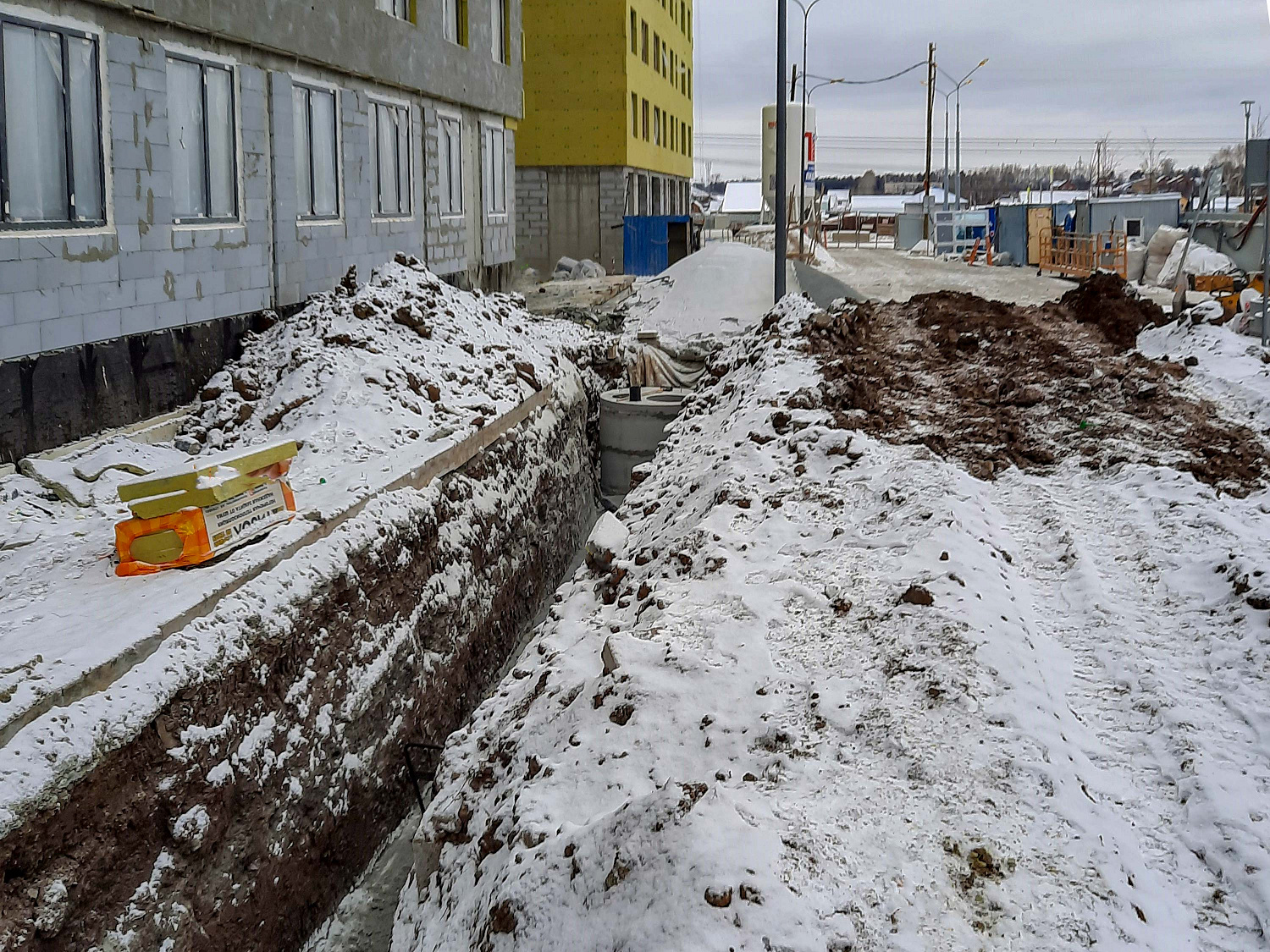 Строительство наружных сетей водопровода и канализации для района Солнечный