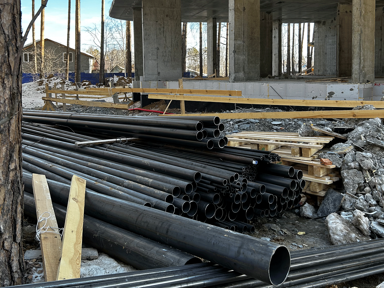 Газопровод по фасаду ЖК Лес