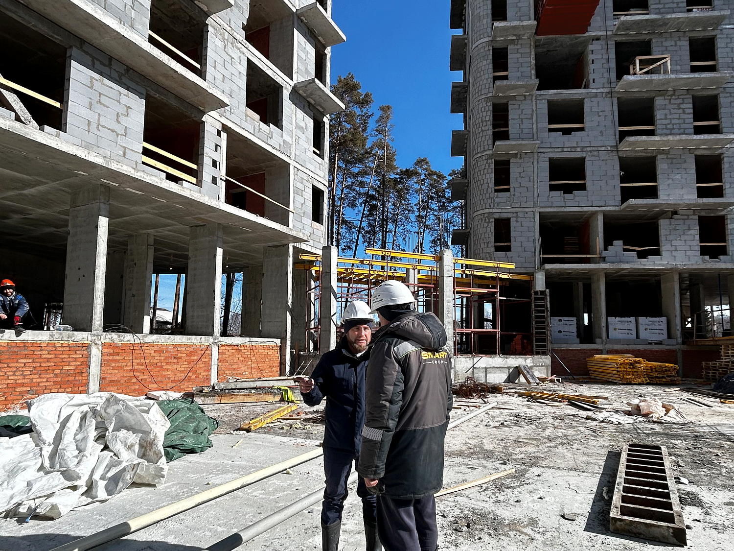 Газопровод по фасаду ЖК Лес
